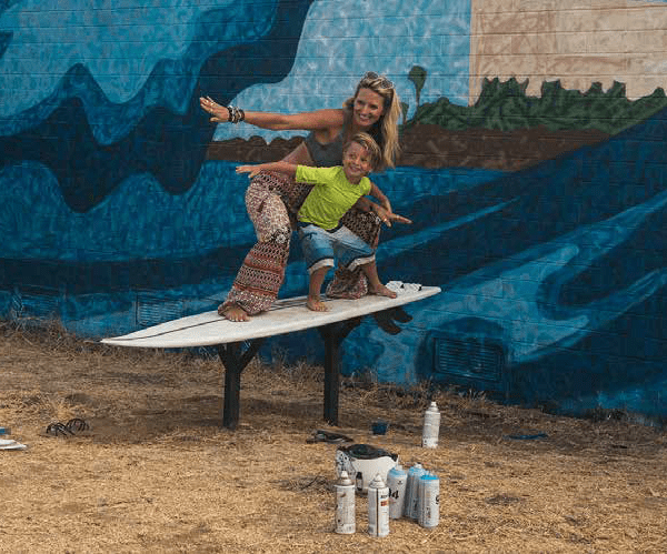 Post Art Surfer Large