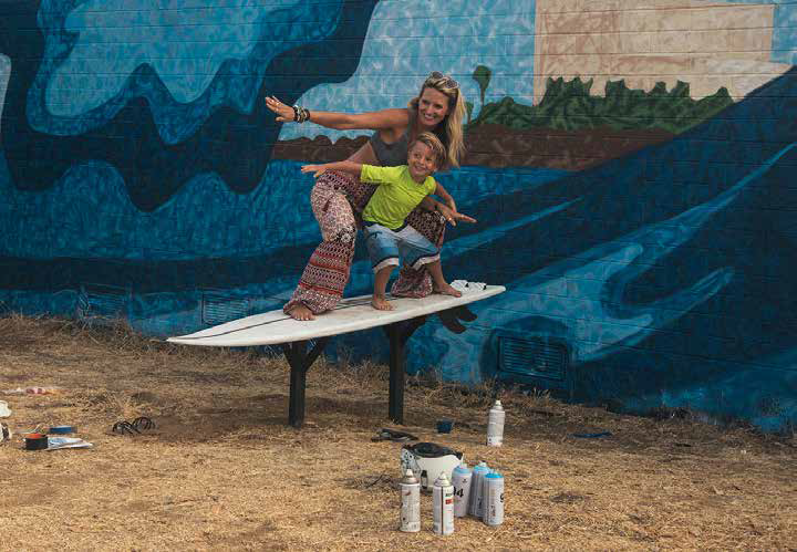 Post Art Surfer Large